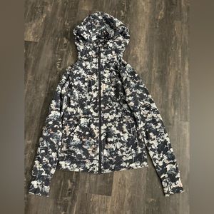 Lululemon scuba size 4